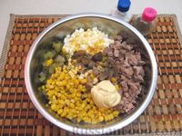 Мясной салат с шампиньонами, солёными огурцами и кукурузой