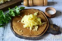 Слоёный салат с крабовыми палочками, ветчиной, плавленым сыром и яблоком