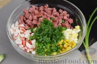 Крабовый салат с колбасой