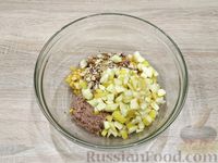 Салат с тунцом, кукурузой, яблоками и грецкими орехами