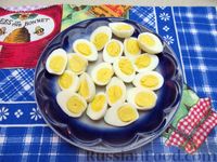 Тёплый салат с макаронами, свёклой, творогом и перепелиными яйцами